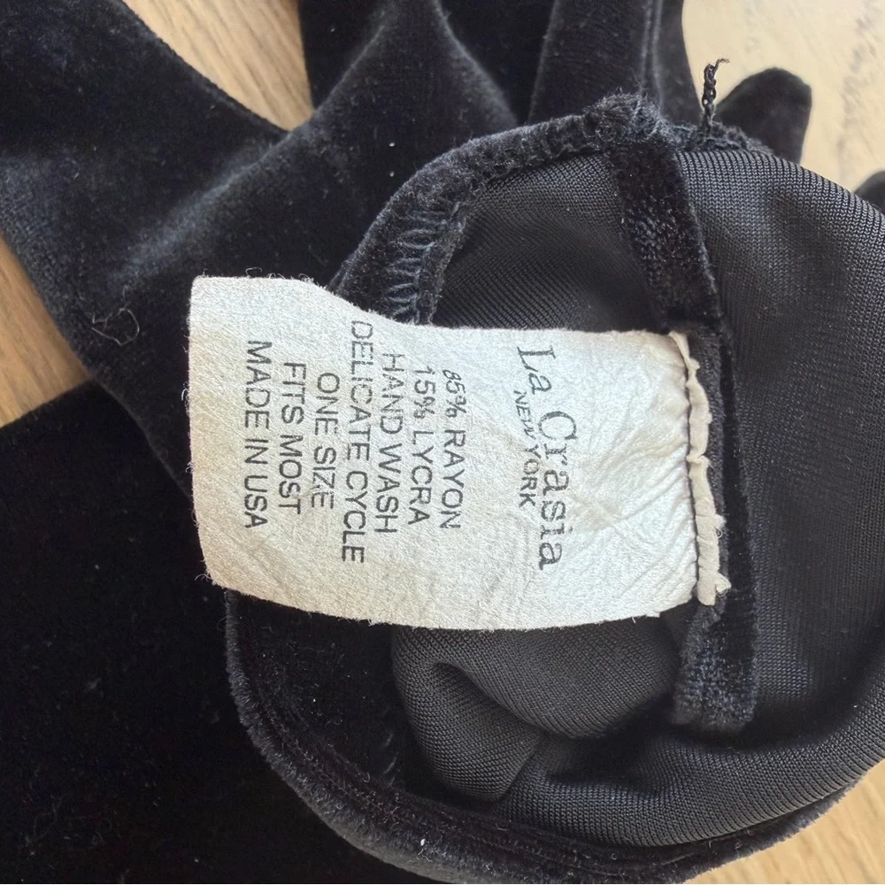 La Crasia Elegant Black Rayon Women's Gloves velvety look  vintage
